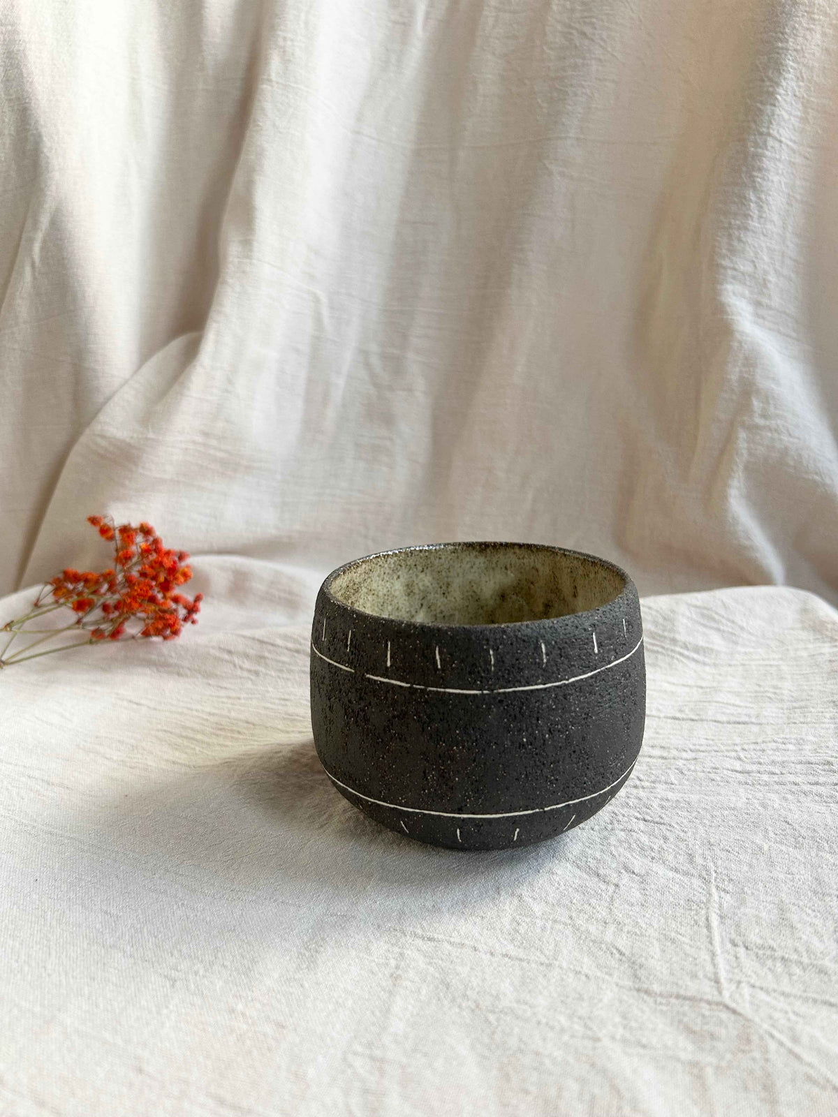 Ceramiczny Kubek Wabi Sabi – Ręcznie Robiony z Kamionki | Idealny na Kawę, Herbatę i Matchę | 250ml