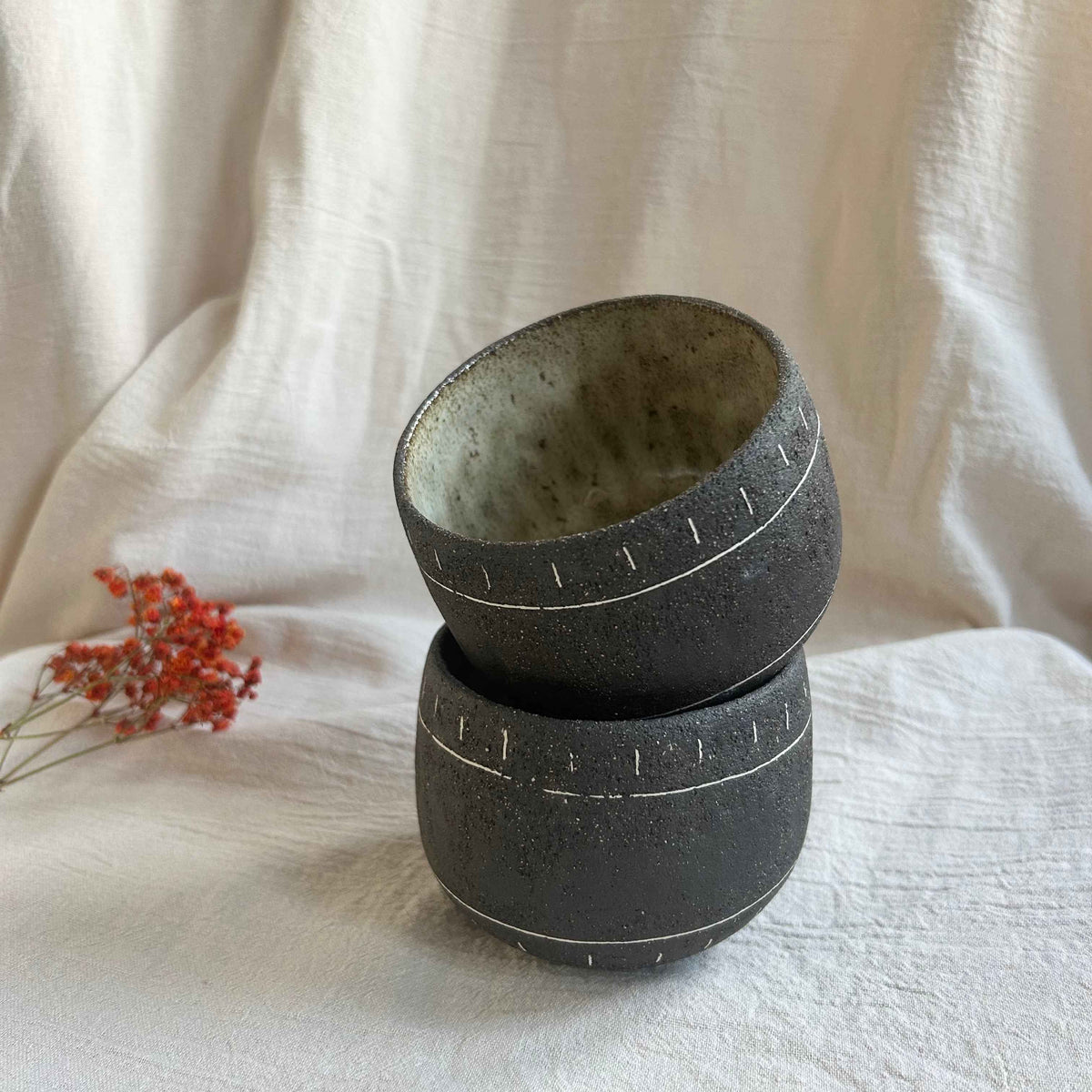 Ceramiczny Kubek Wabi Sabi – Ręcznie Robiony z Kamionki | Idealny na Kawę, Herbatę i Matchę | 250ml