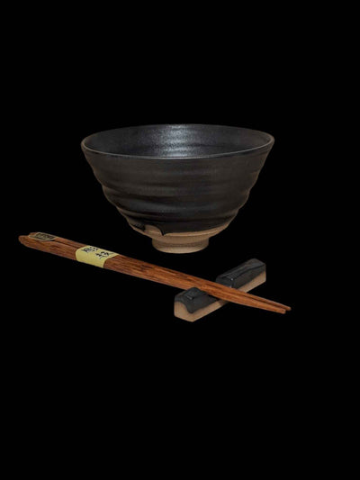 Rice bowl with a chopstick rest. Donburi + Hashioki.